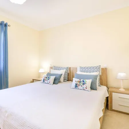 By Mtphomes ألكانتيريا