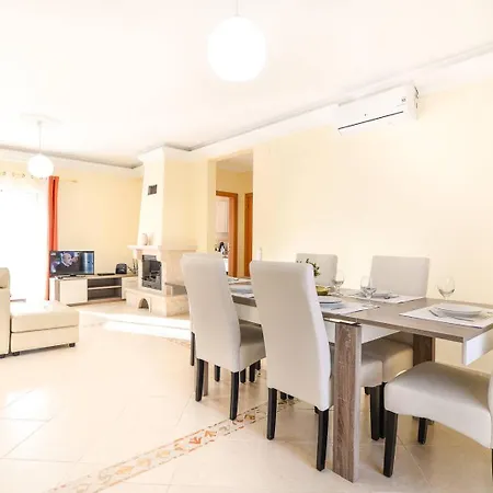 By Mtphomes Villa Alcantarilha