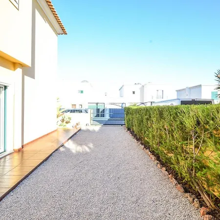 By Mtphomes Villa Alcantarilha